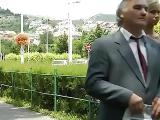 这个放荡熟女为快钱又吸又操，讨价还价时眼里闪着兴奋的光！见证她的蜕变。