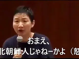 Erlebe den unwiderstehlichen Charme einer heißen, wunderschönen koreanischen MILF, deren natürliche Schönheit und bezaubernde Art dich verzaubern wird. Der Duft ihres Parfüms liegt in der Luft, während sie selbstbewusst verführt, jede Bewegung darauf ausgelegt, zu verführen und zu verlocken. Sieh zu, wie diese exotische Schönheit ihre Sinnlichkeit auslebt und eine Szene erschafft, die sowohl elegant als auch erotisch ist.