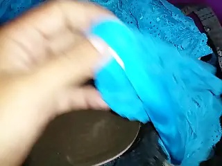 Menggoda celana dalam hot MILF cabulin terbuka lapisan antisipasi, bahan sutra meluncur memperlihatkan kulit yang sudah ngiler. Gemetar di udara menandai awal eksplorasi lebih dalam. Sifat playfullnya bikin buka baju jadi gerbang kenikmatan yang makin menjadi.