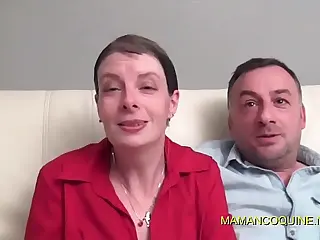 Wilde Gangbang befriedigt die unersättlichen Gelüste einer Cougar, sie ist gierig und braucht eine Bande hungriger Männer, um ihre nasse Muschi gefüllt zu bekommen. Die Intensität in ihren Augen sagt alles – sie will sie alle sofort in sich spüren!