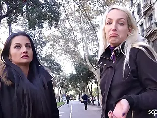 كشافة ألماني يلمح ميلف ذات أثداء كبيرة تدعى بيانكا ويغويها لممارسة الجنس مقابل المال في صفقة تتحول إلى برية. صوت تمايل الأوراق النقدية في اليد يصنع مشهدًا مثيرًا، يمزج بين الإغراء والمعاملة. كيمياءهم تشتعل بسرعة، محولة الفرصة إلى تبادل ساخن