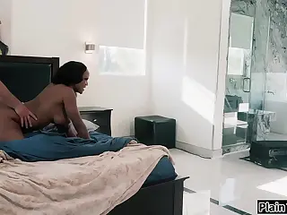 Salah nggak sih kalau ngentot mantan pacar bikin hasrat terlarang begitu kuat? Hidupkan lagi kenangan panas saat dia berubah dari wajah familiar jadi fantasi nakal, ngelewatin batas dan melepas gairah yang dikira udah lama mati, lengkap dengan bisikan dan erangan.