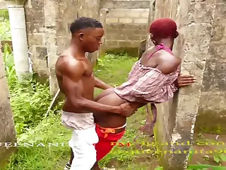 Perempuan hot ni nak kena kongkek kasar dalam bangunan tak siap, kemudian diteruskan dengan penuh ghairah atas kerusi. Jeritannya bergema dalam ruang tak siap! Saksikan nafsu liar tanpa batas. Tapak bina dan ghairah mereka cipta adegan primal tak boleh lupa