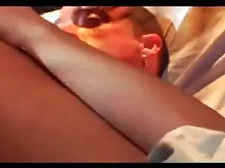 MILF horny nemuin momen bahagia di luar ruangan, tanpa ragu menuruti nafsunya dan larut dalam panasnya situasi. Langit di atasnya berubah jadi ungu yang indah. Liat bagaimana dia pede ngontrol kepuasannya, buktiin surga bisa ada di mana aja.