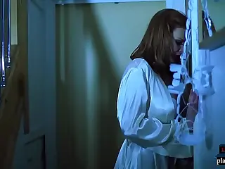 ناماد سینه�بزرگ در حینیه شیطنت‌های کریسمسی تقلب می‌کند37170
