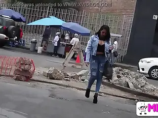 Des rencontres hardcore s'échauffent avec une MILF vénézuélienne, où l'énergie brute prend le devant dans une danse de luxure sans filtre