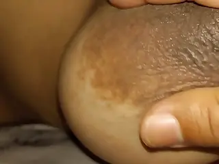 ميلف ماليزية ممتلئة الجسد، تتعرض لضربات قوية في حلقها من قبل حبيبها. اشعر بمتعة خام بلا تزييف.