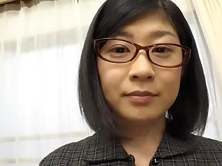 Gadis muda Misato debut dengan payudara besar yang terpampang, percaya diri mengubah wawancara jadi sesi goda yang seru. Cahaya menyorot setiap lekukannya, memancarkan pesona yang langsung bikin terpikat. Kejutan datang bertubi-tubi, bikin penasaran.